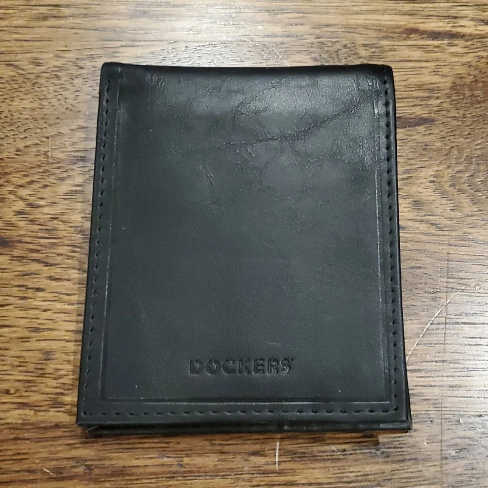 Mens Dockers black embossed bifold wallet